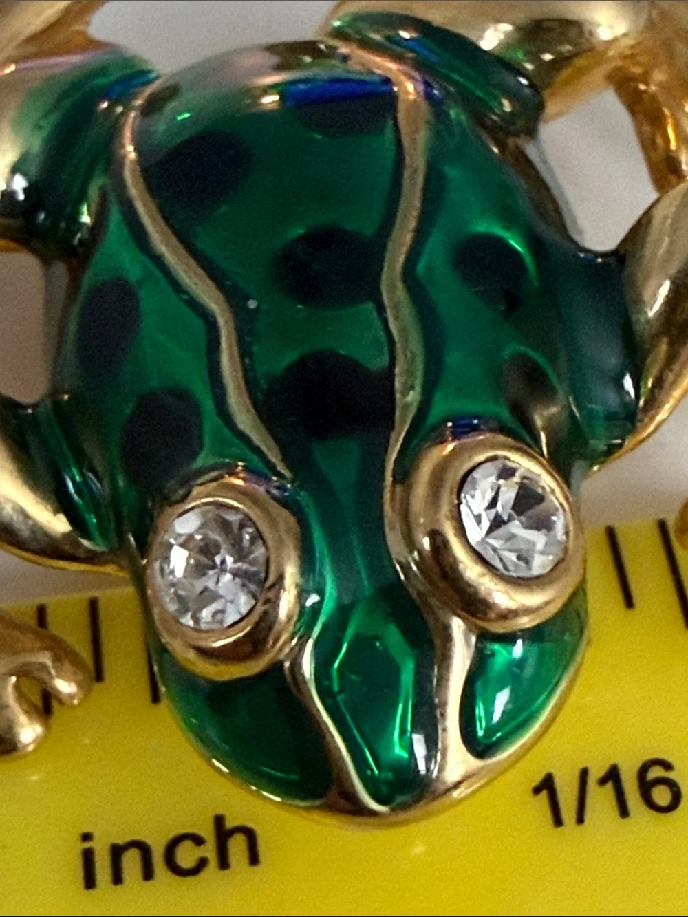 Vintage Gold-Tone Green Enamel Frog Pin Brooch with Crystal Eyes pin polka dots